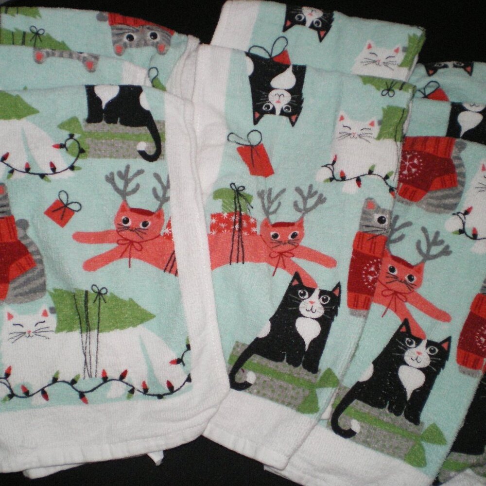 Adorable Holiday Cats Xmas Towels Lot